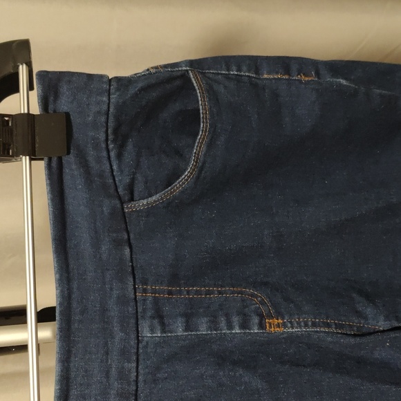 Stretchy capris - Picture 5 of 9